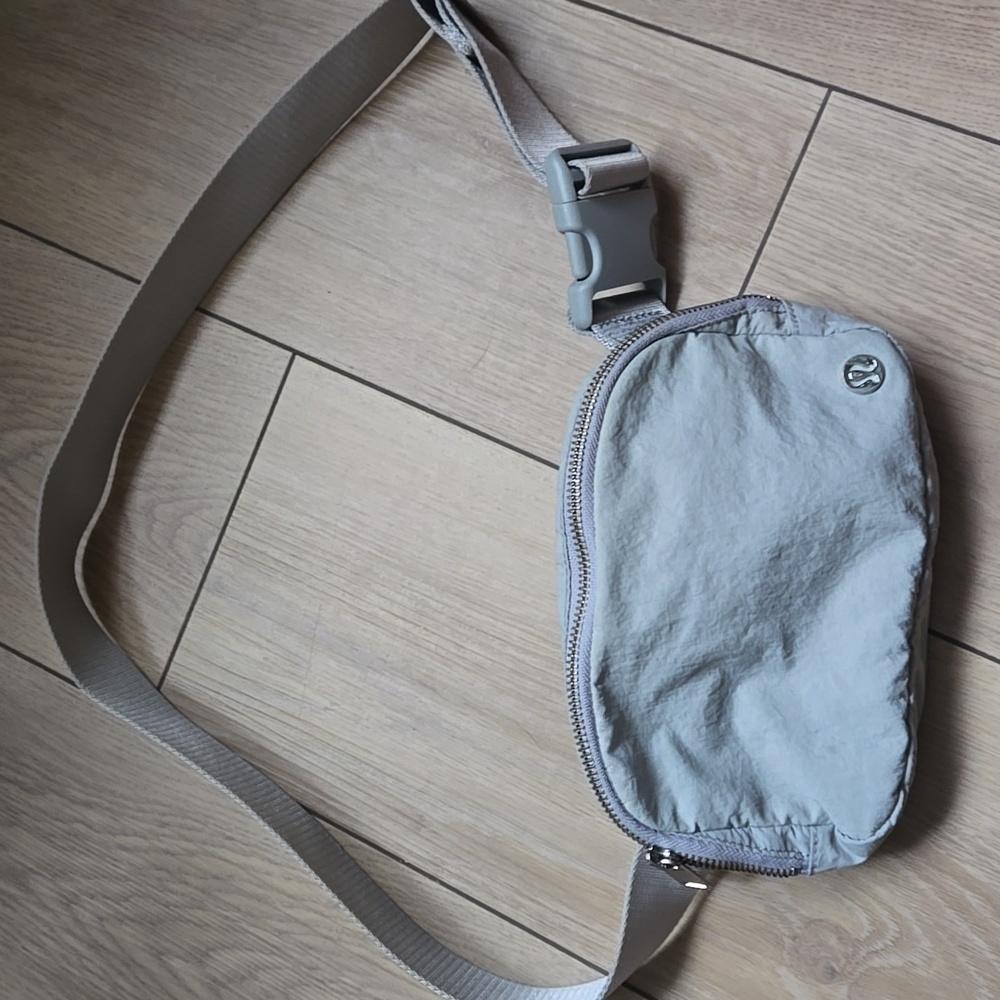 Lululemon Everywhere Belt Bag In Light Grey - Picture 2 of 5